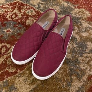 Steve Madden ecentrq quilted slip on sneakers